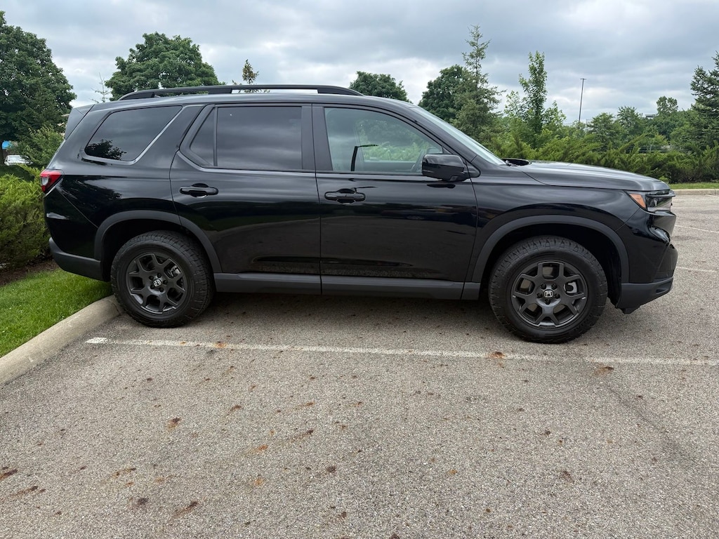 Used 2024 Honda Pilot TrailSport SUV