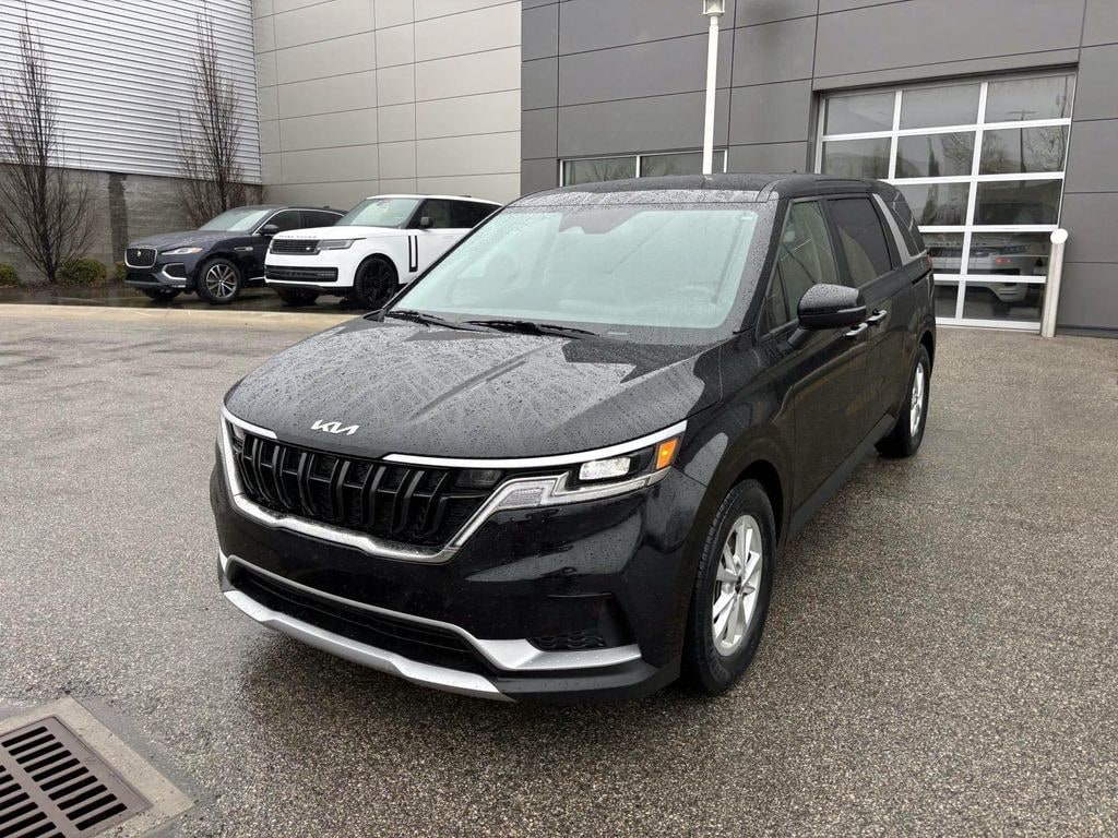Used 2024 Kia Carnival LX Minivan/Van