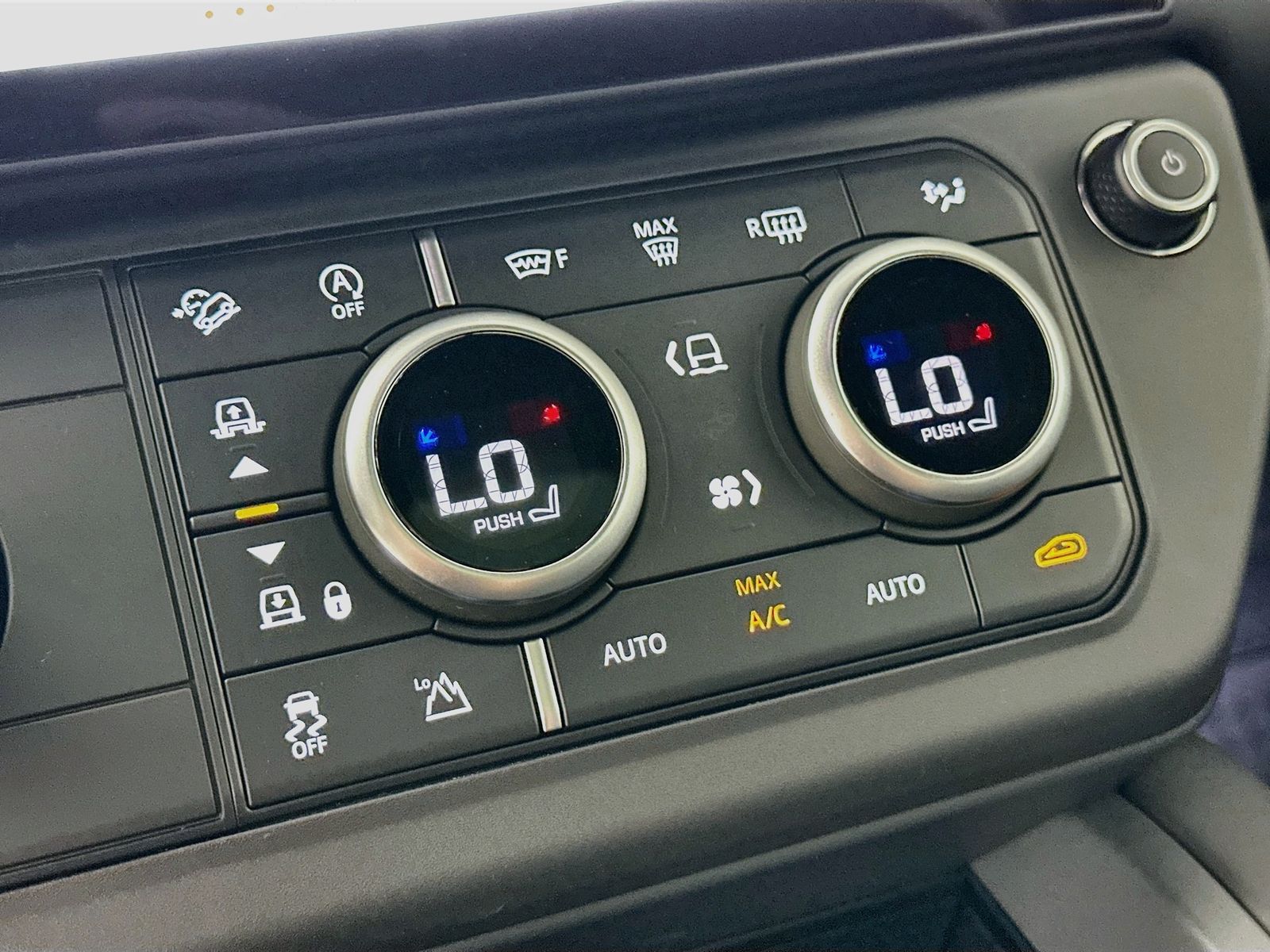2026 Land Rover Defender X-Dynamic SE - Photo 27