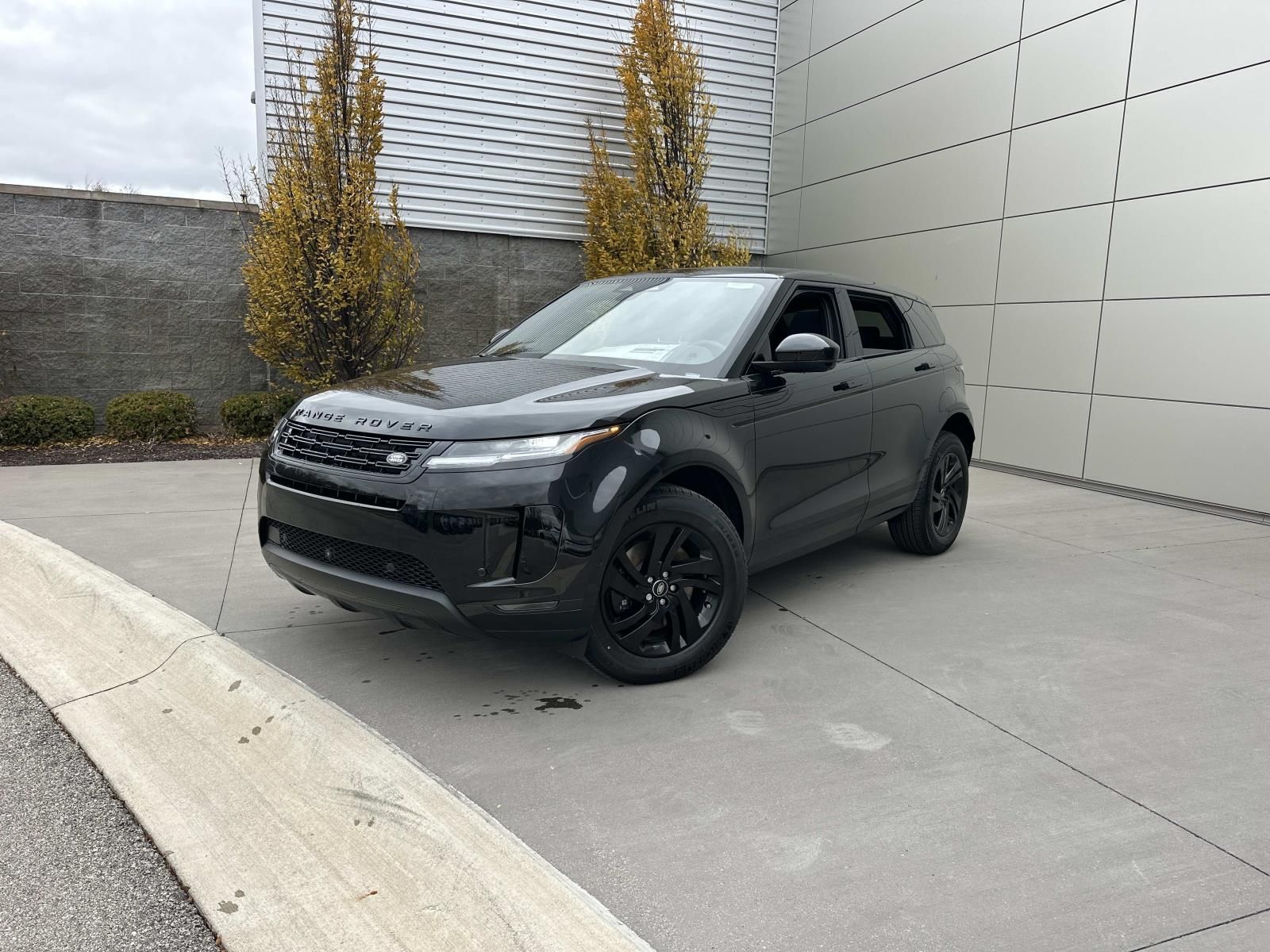 2026 Land Rover Range Rover Evoque S's photo