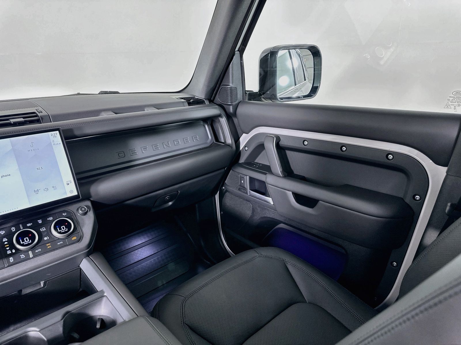 2026 Land Rover Defender X-Dynamic SE - Photo 24