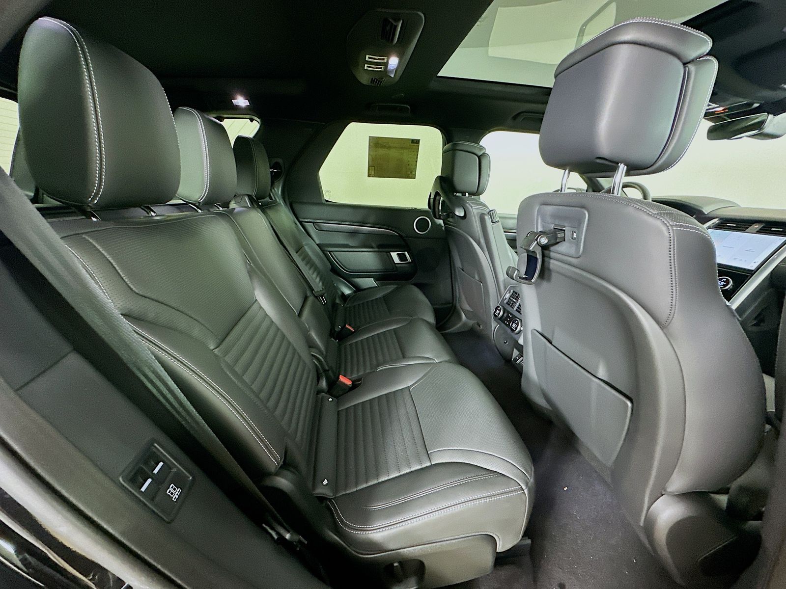 2025 Land Rover Discovery Metropolitan Edition - Photo 42