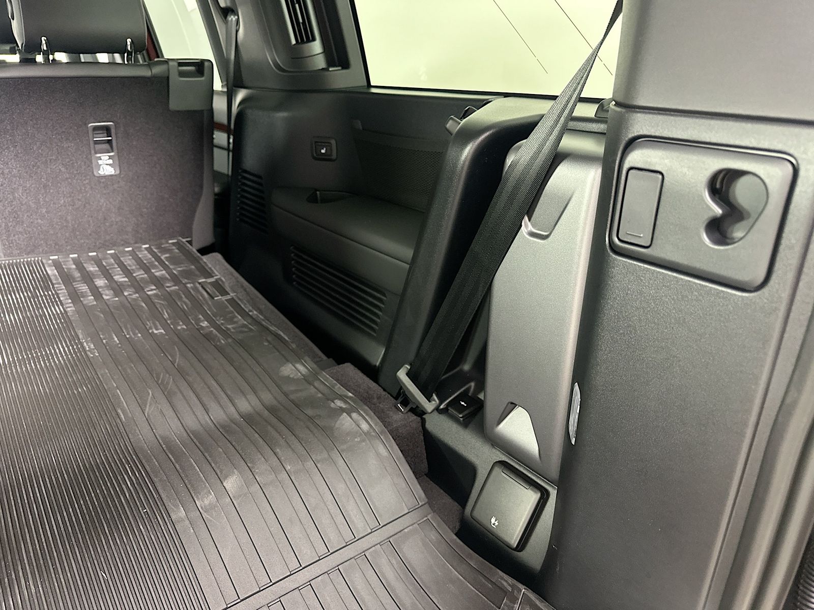 2025 Land Rover Defender S - Photo 37