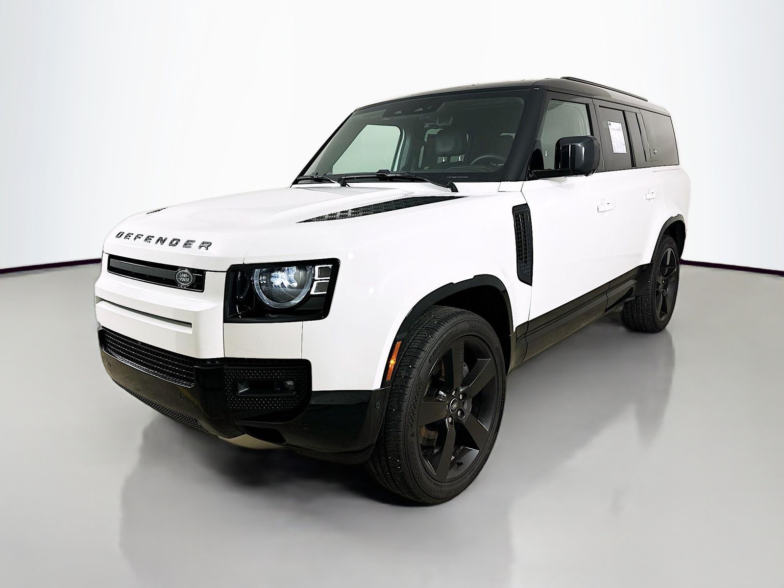 2024 Land Rover Defender 130 X-Dynamic SE P400's photo