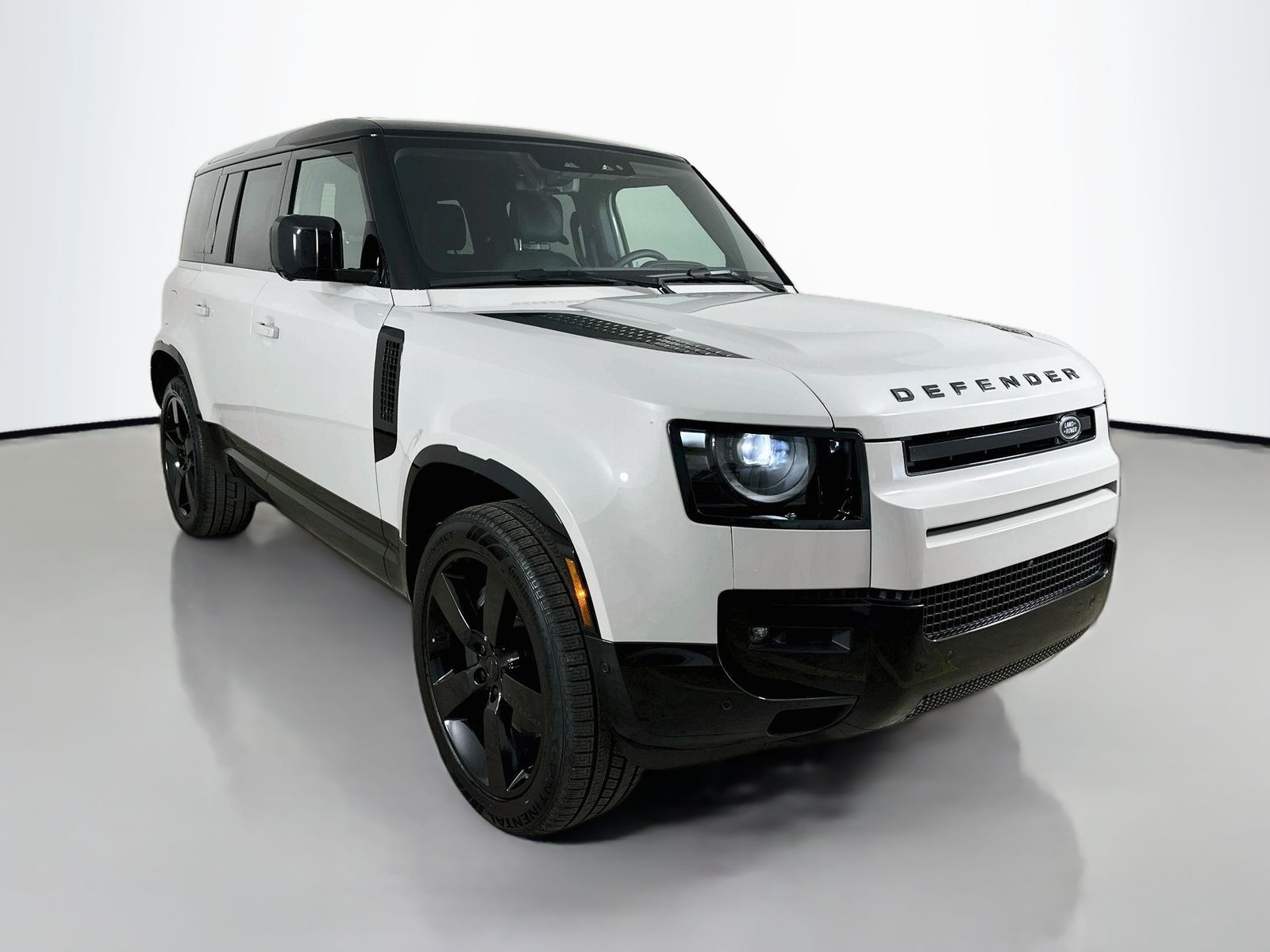 2026 Land Rover Defender X-Dynamic SE - Photo 3