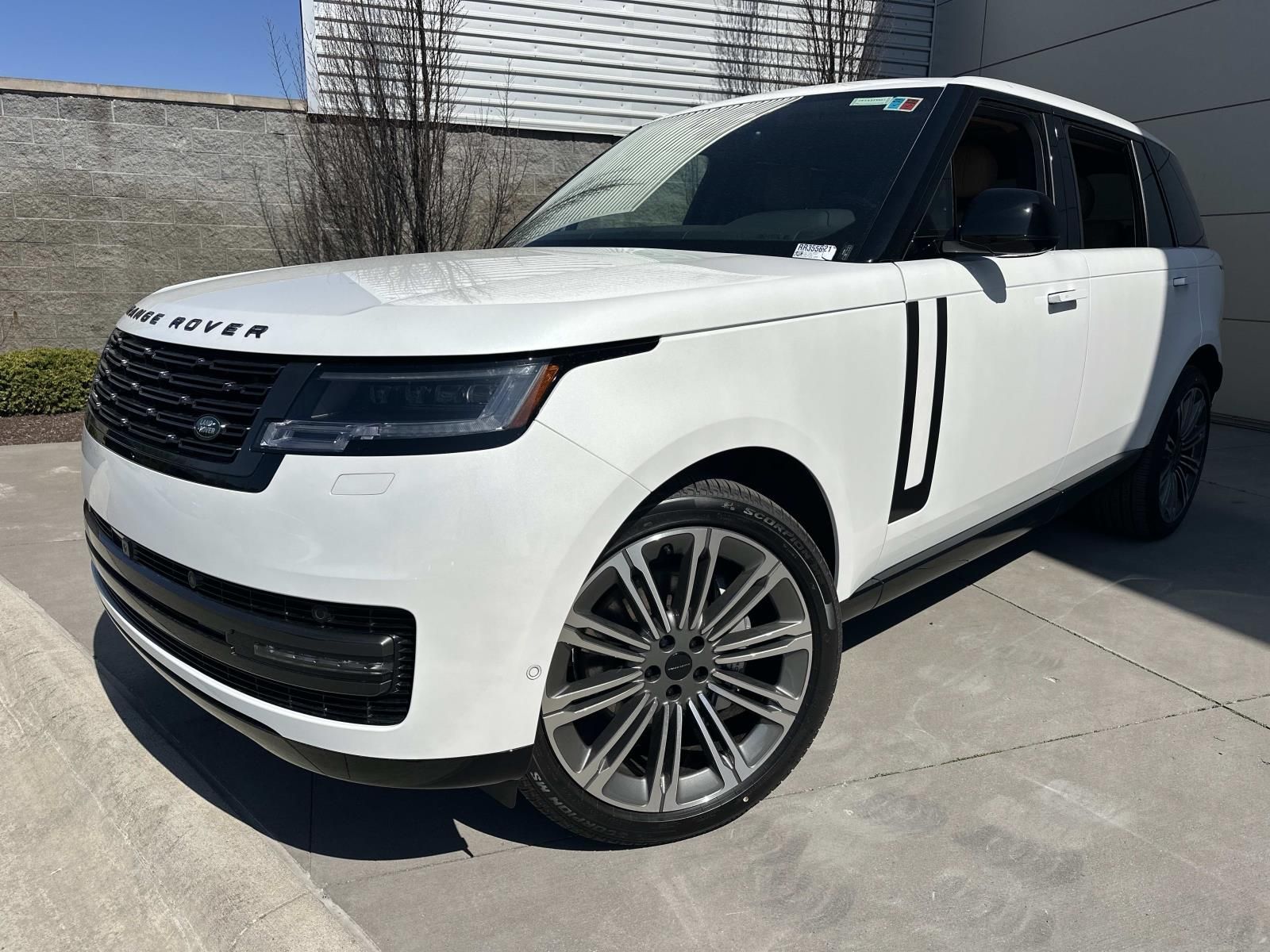 2026 Land Rover Range Rover 3.0 SE LWB 7's photo