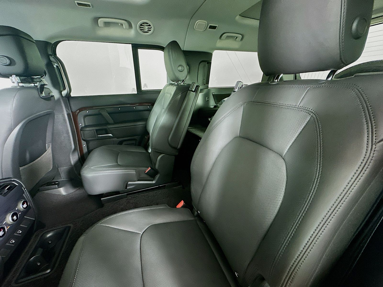 2025 Land Rover Defender S - Photo 31