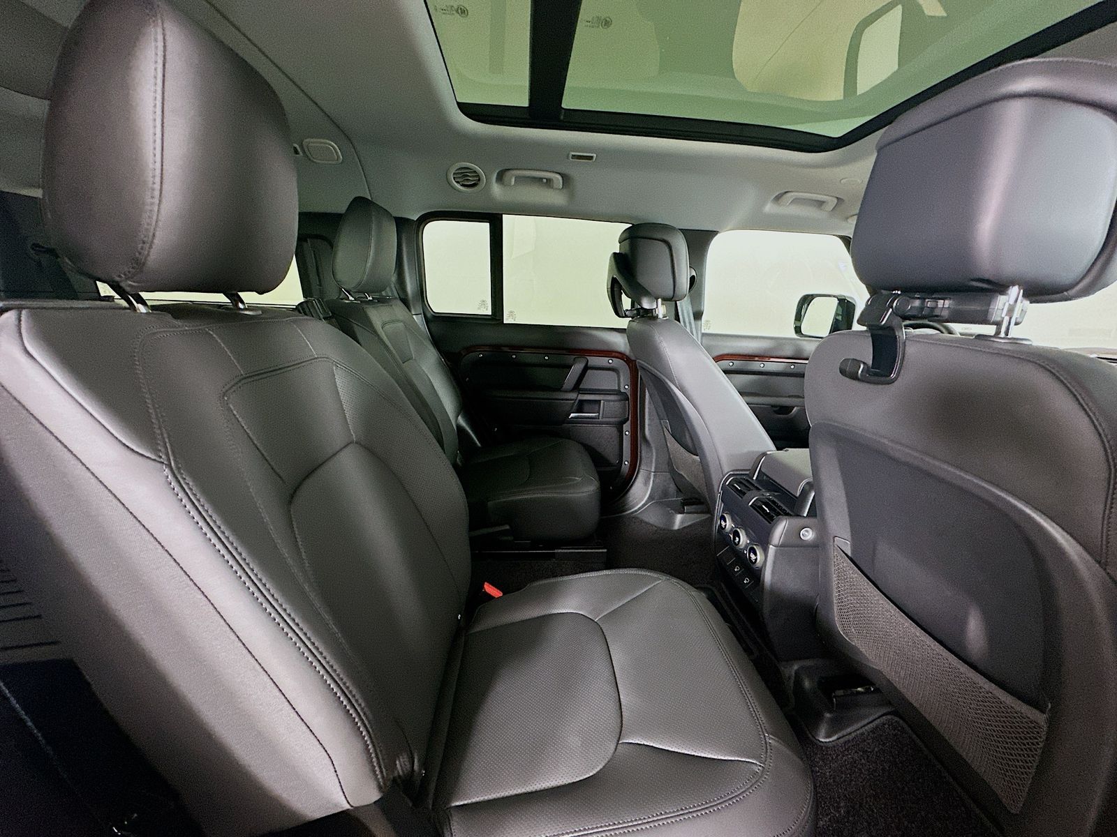 2025 Land Rover Defender S - Photo 40
