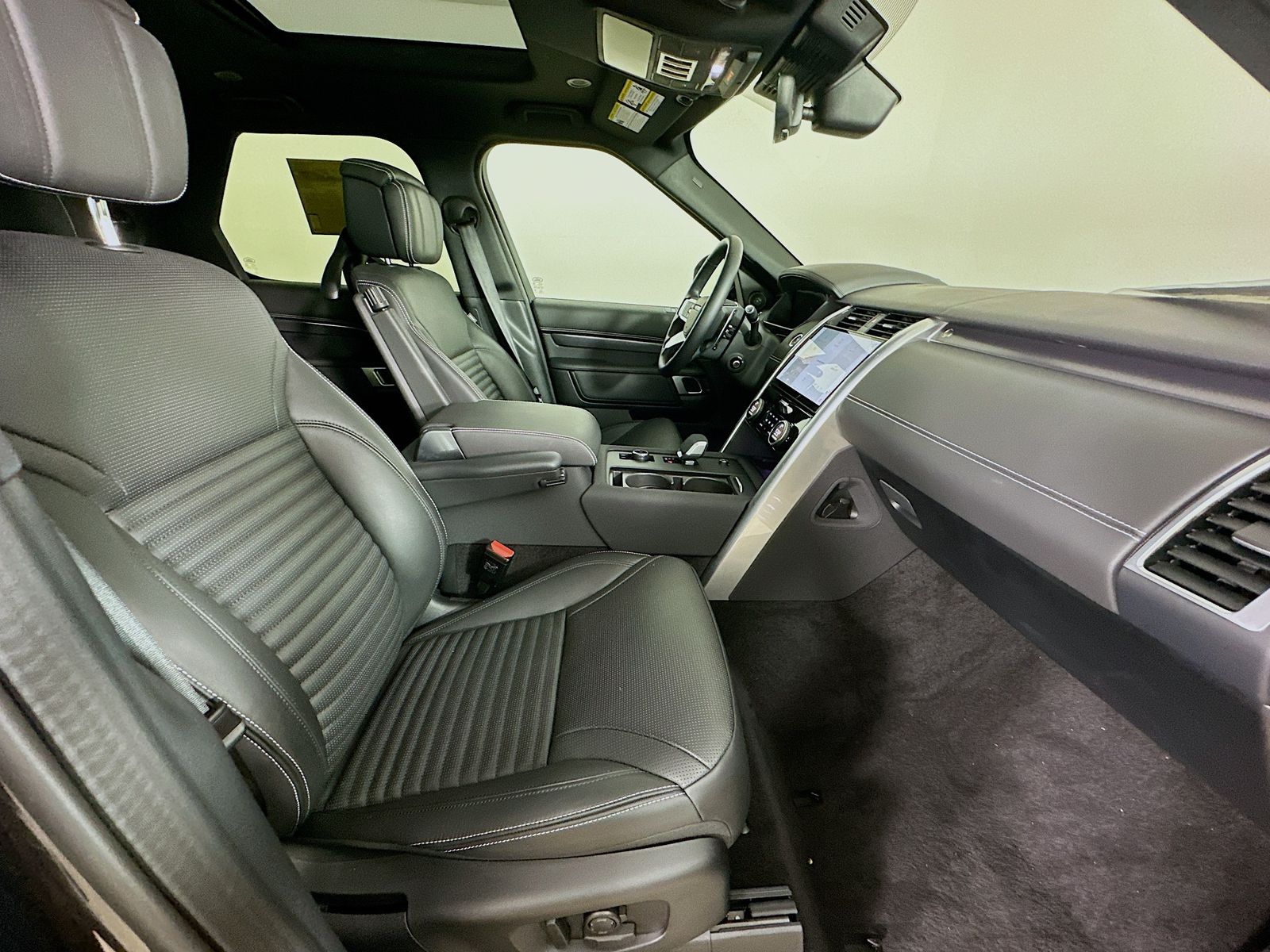 2025 Land Rover Discovery Metropolitan Edition - Photo 44