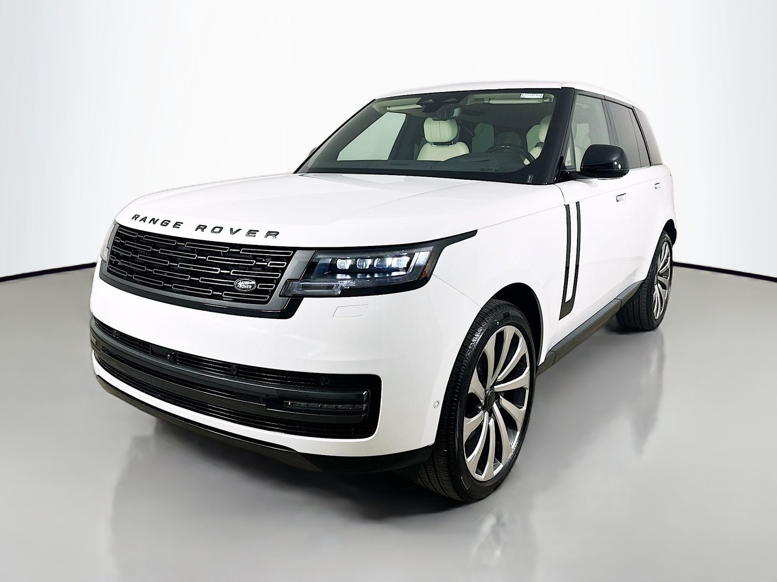 2026 Land Rover Range Rover 3.0 SE SWB's photo