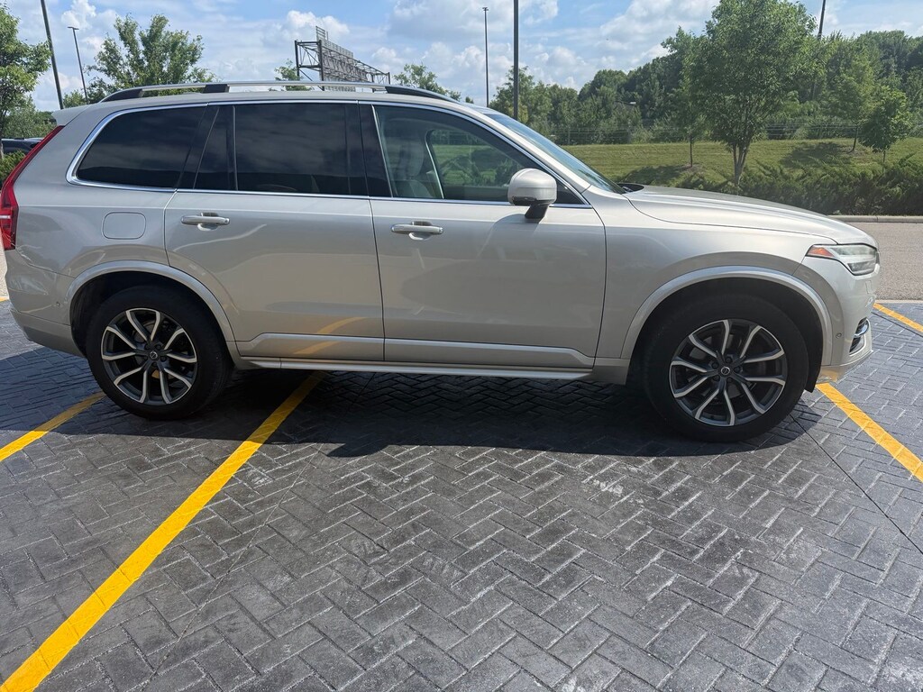 Used 2017 Volvo XC90 T6 Momentum SUV
