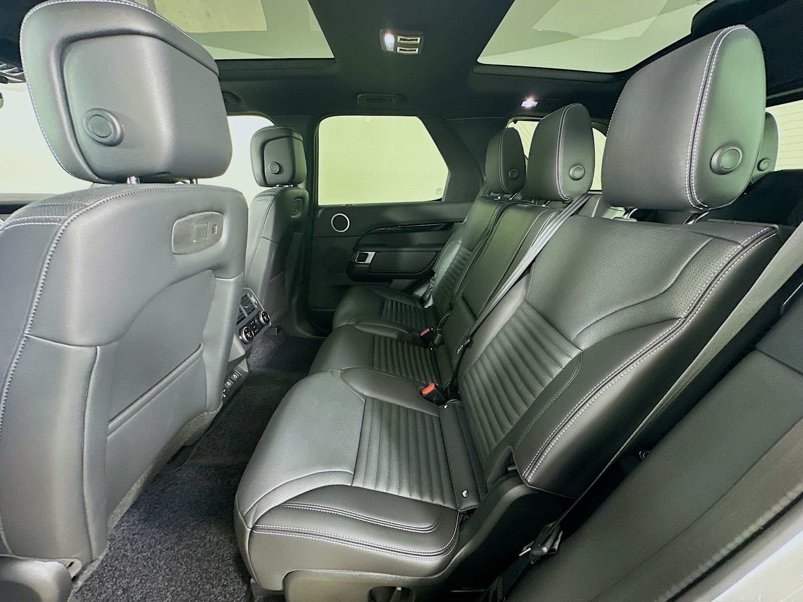 2025 Land Rover Discovery S - Photo 40