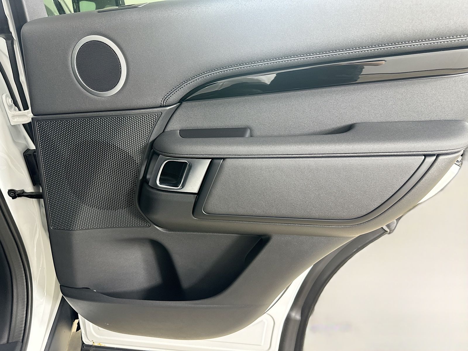 2025 Land Rover Discovery S - Photo 44