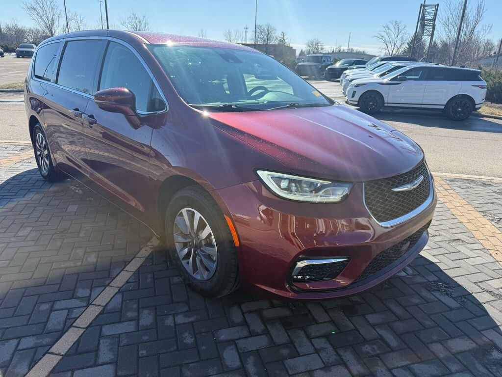 Used 2022 Chrysler Pacifica Hybrid Touring L Minivan/Van