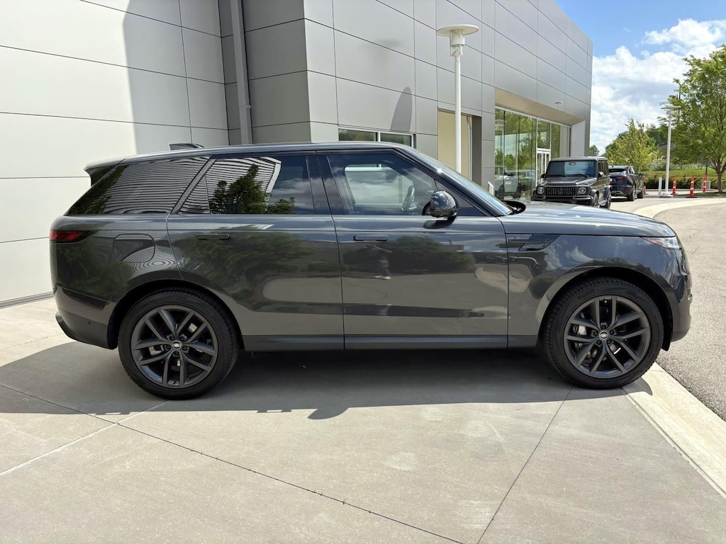 Used 2025 Land Rover Range Rover Sport SE SUV