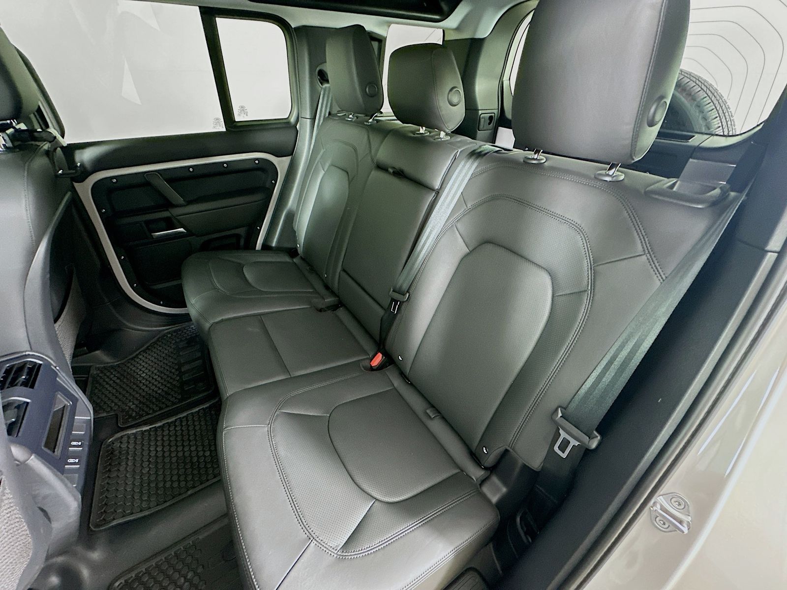 2026 Land Rover Defender S - Photo 37
