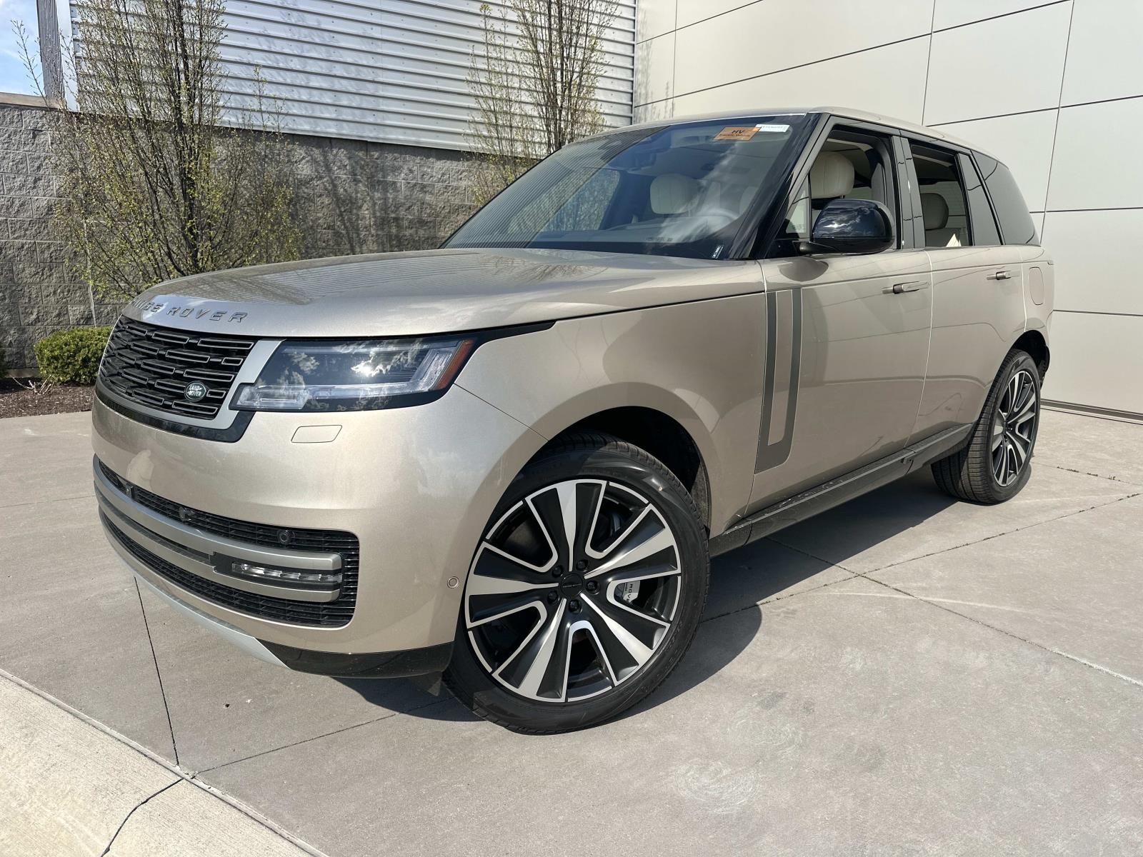 2026 Land Rover Range Rover 3.0 PHEV SE SWB's photo