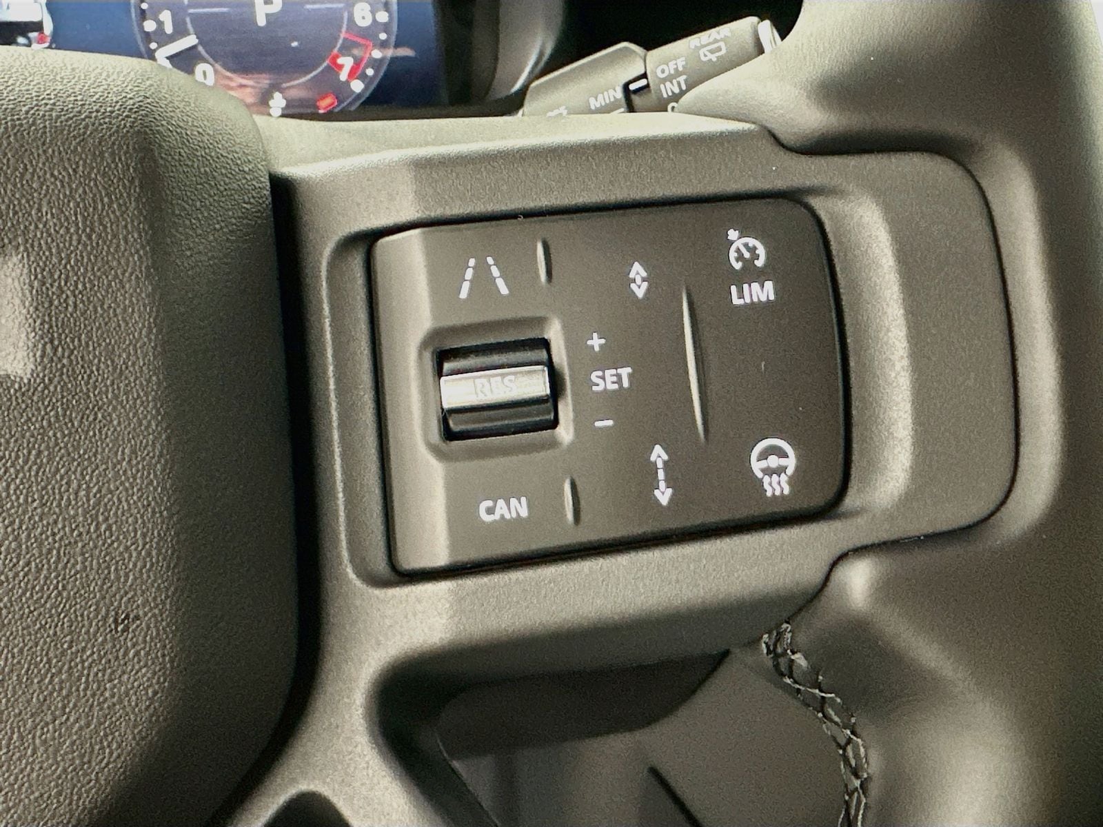 2026 Land Rover Defender X-Dynamic SE - Photo 20