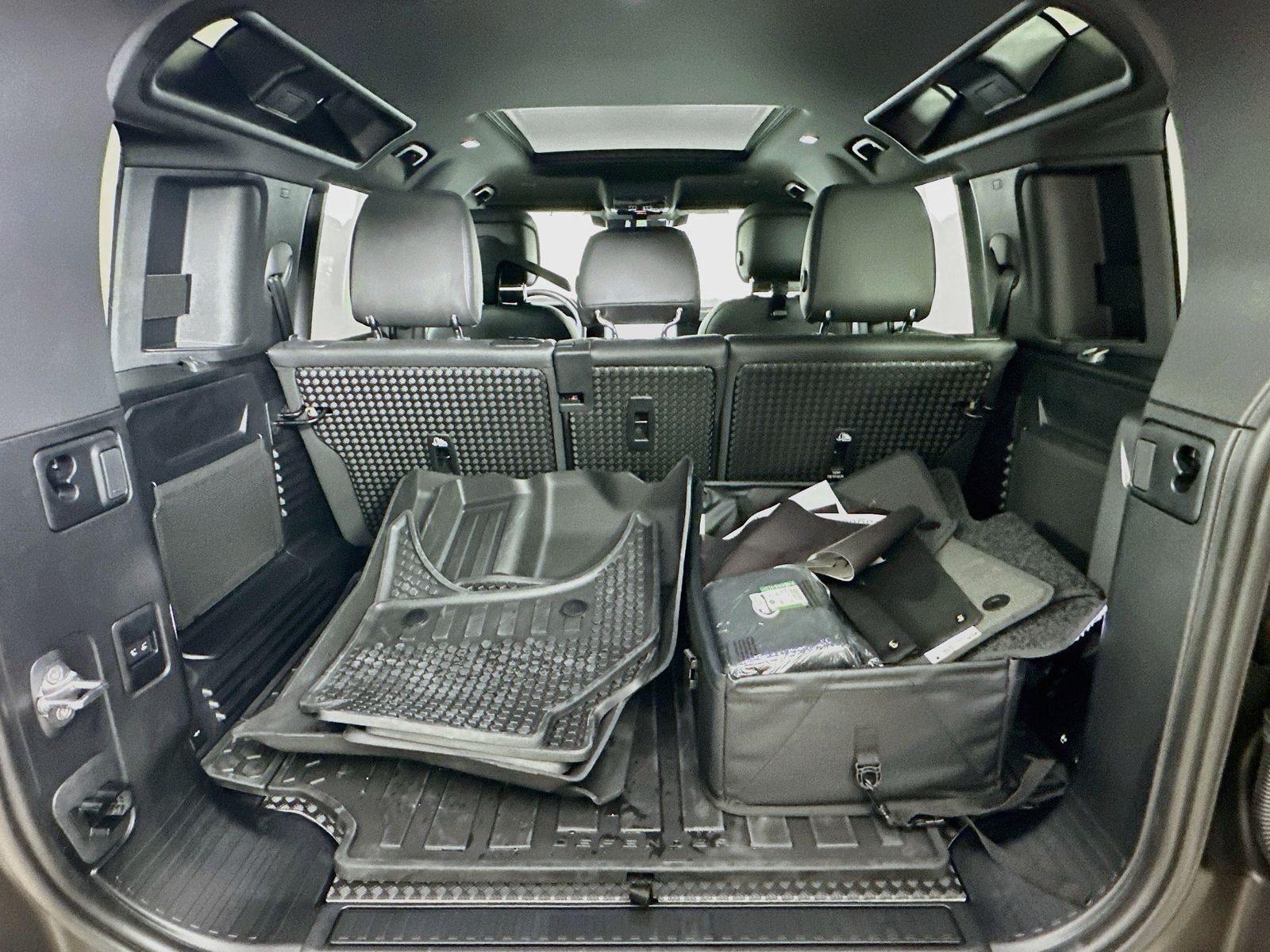2026 Land Rover Defender X-Dynamic SE - Photo 40