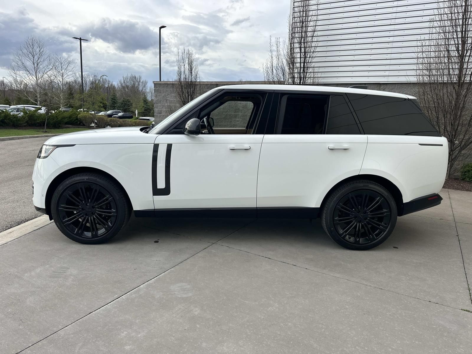 2026 Land Rover Range Rover SE - Photo 8