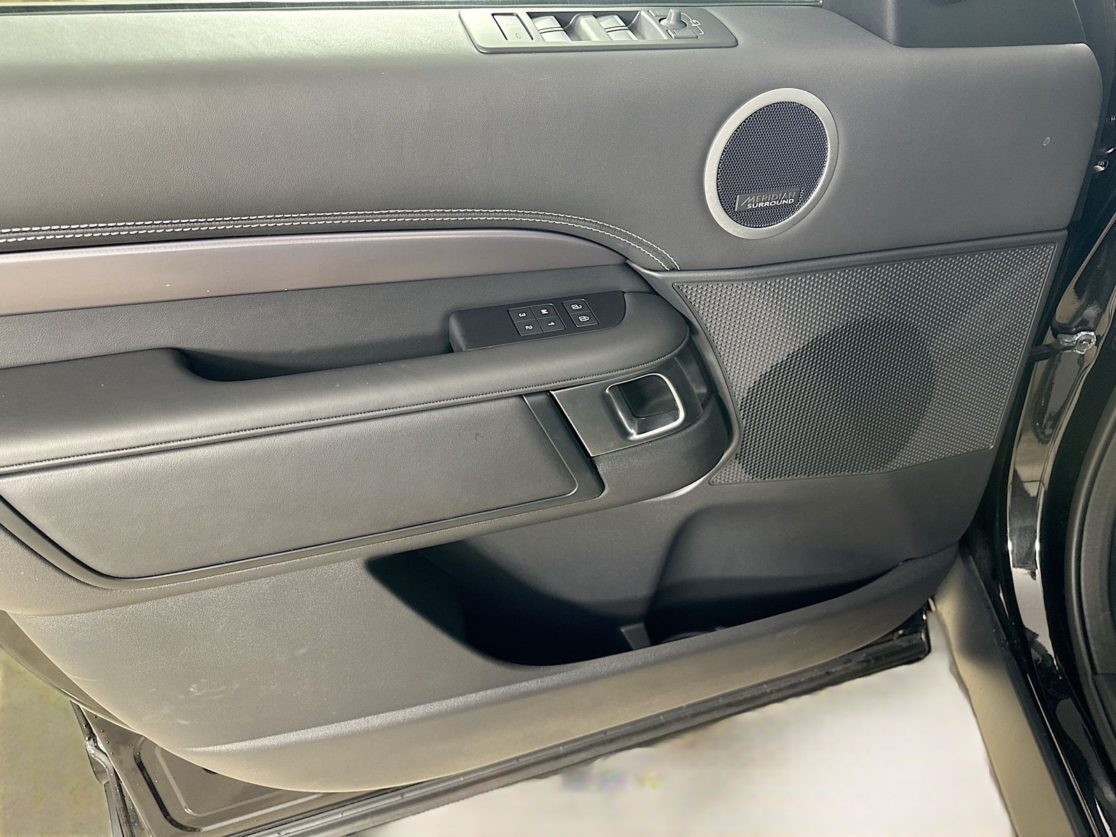 2025 Land Rover Discovery Metropolitan Edition - Photo 15