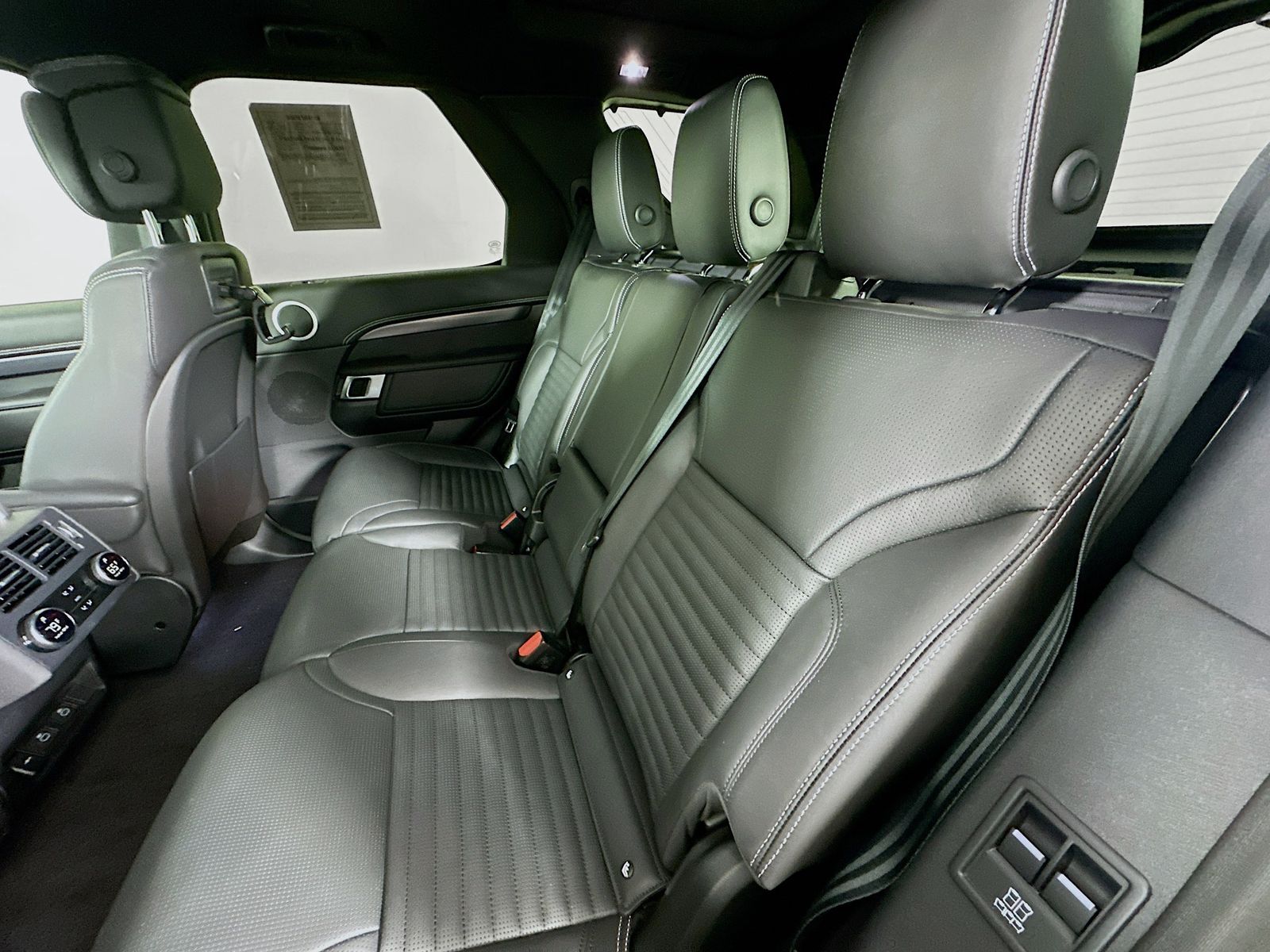 2025 Land Rover Discovery Metropolitan Edition - Photo 35