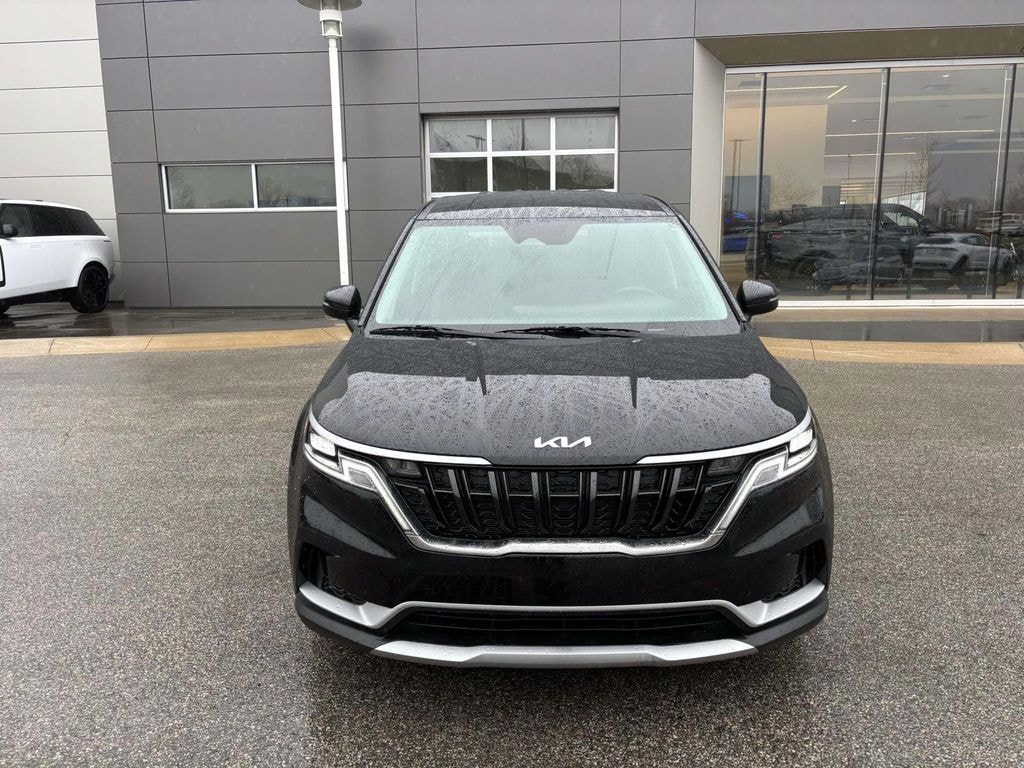 Used 2024 Kia Carnival LX Minivan/Van