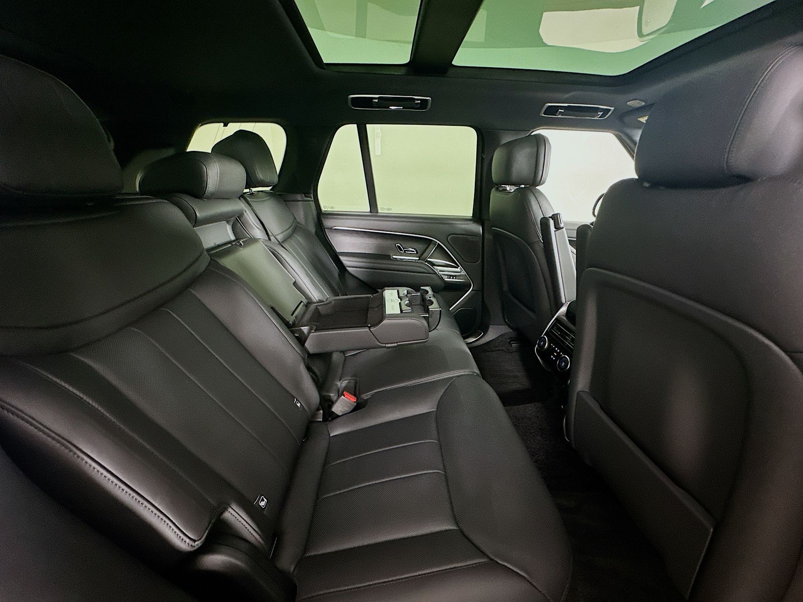 2025 Land Rover Range Rover SE - Photo 41