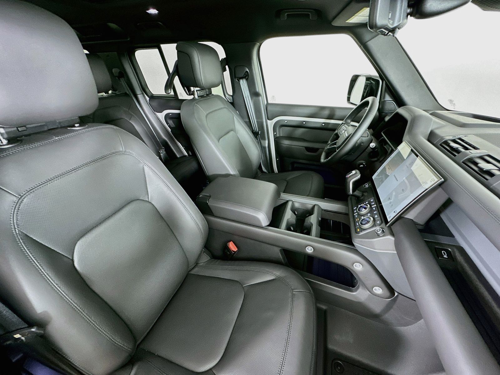 2026 Land Rover Defender X-Dynamic SE - Photo 45