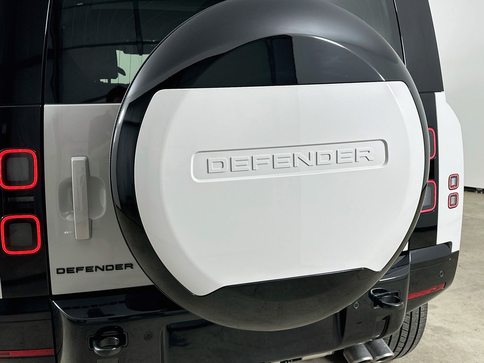 2026 Land Rover Defender X-Dynamic SE - Photo 39