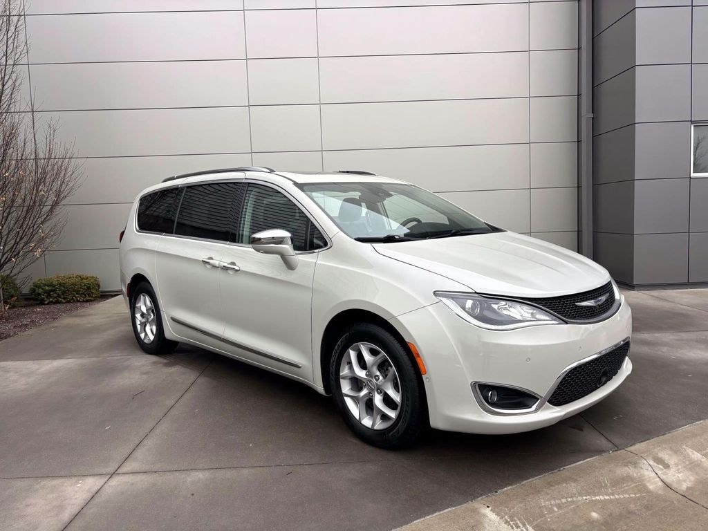 Used 2019 Chrysler Pacifica Limited Minivan/Van