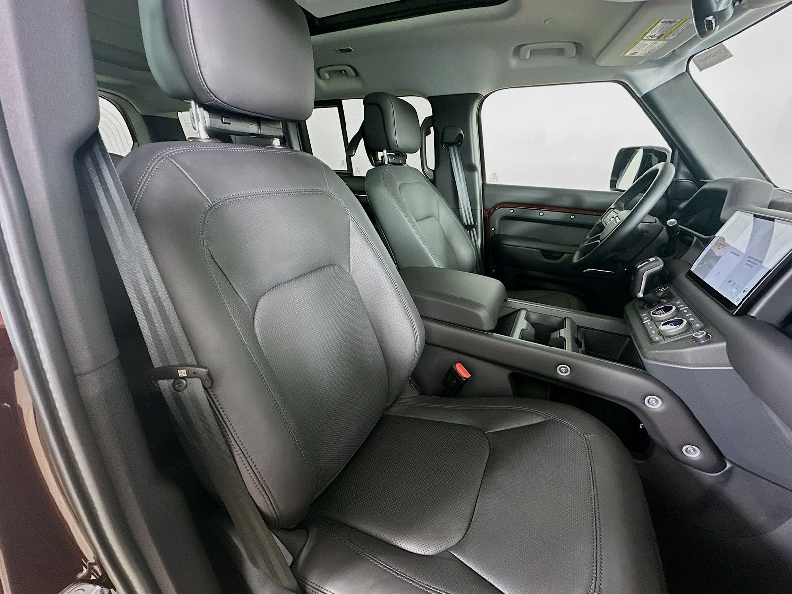 2025 Land Rover Defender S - Photo 43
