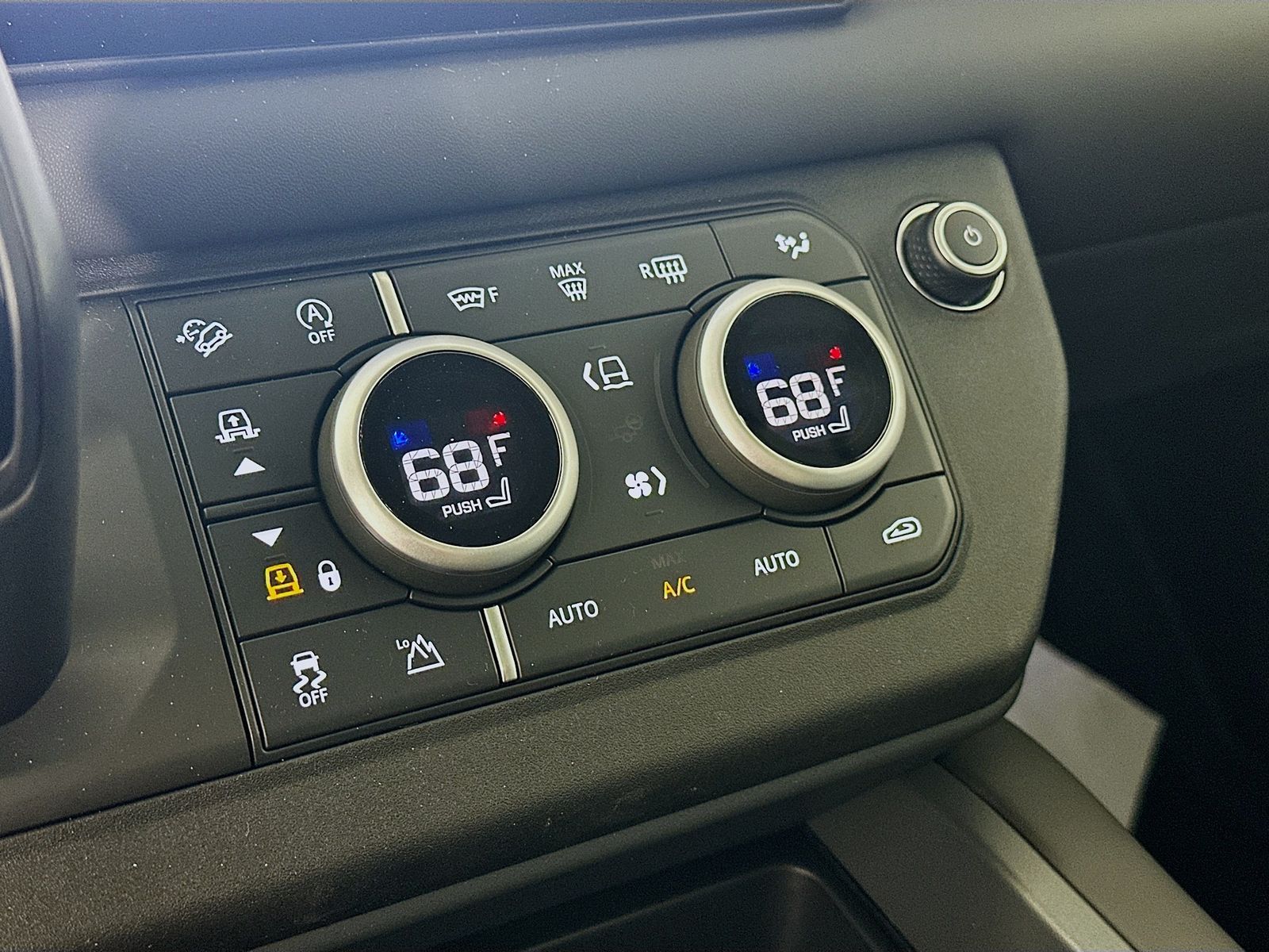 2025 Land Rover Defender S - Photo 23
