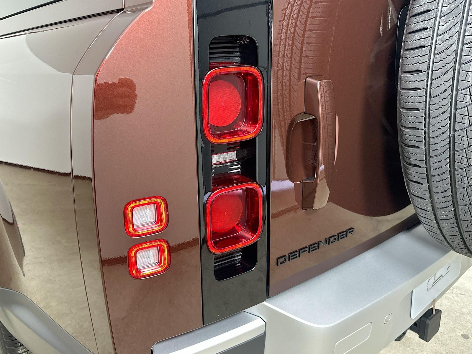 2025 Land Rover Defender S - Photo 12