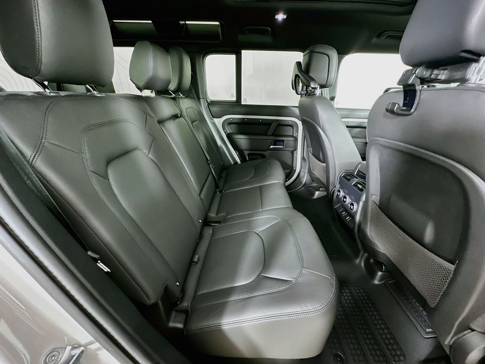 2026 Land Rover Defender X-Dynamic SE - Photo 42