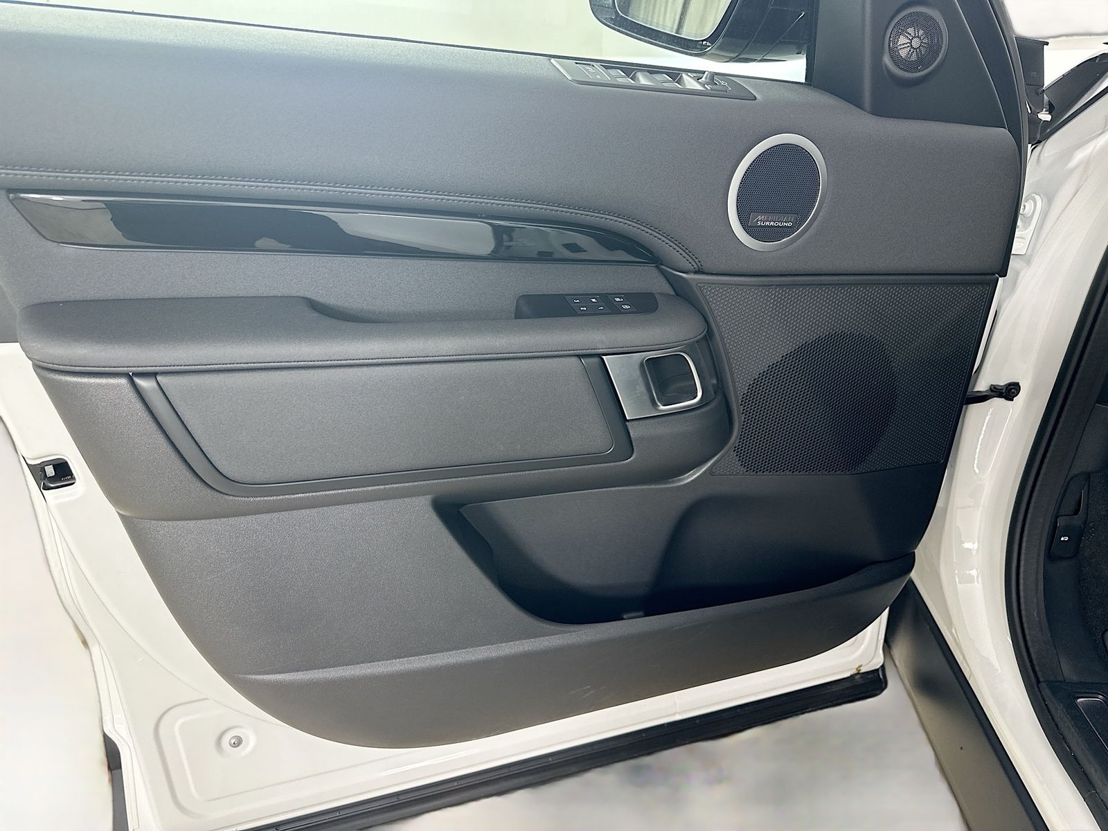 2025 Land Rover Discovery S - Photo 17