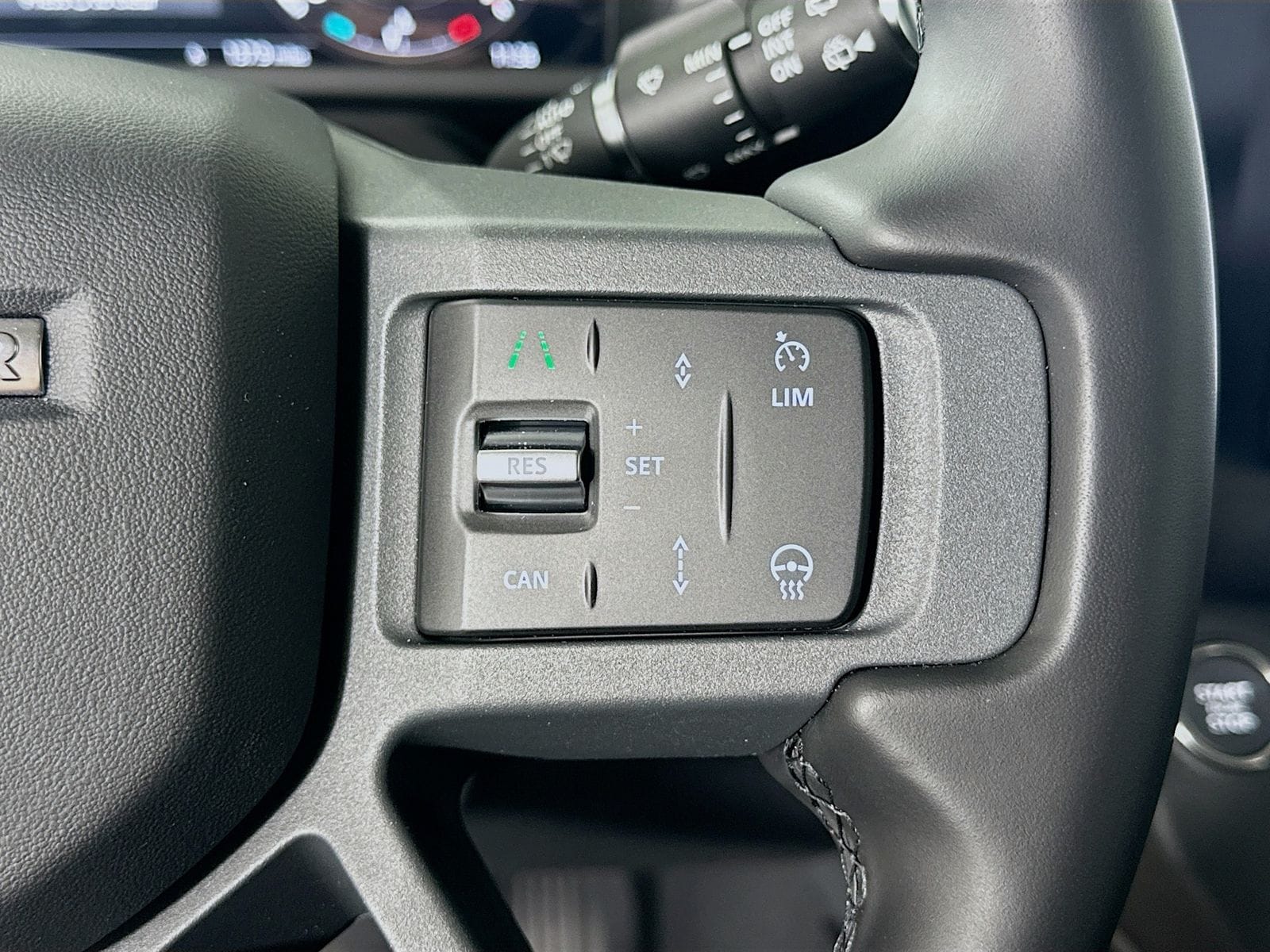 2025 Land Rover Defender S - Photo 47