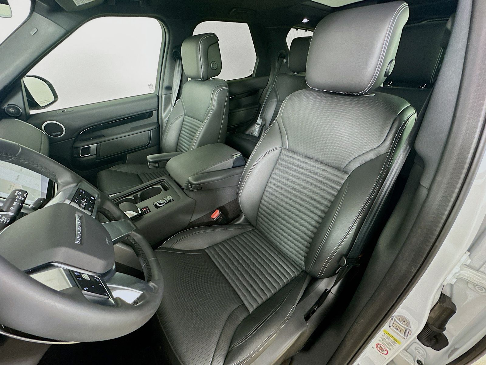 2025 Land Rover Discovery S - Photo 36