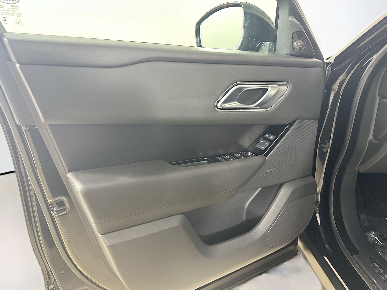 2026 Land Rover Range Rover Velar Dynamic SE - Photo 17