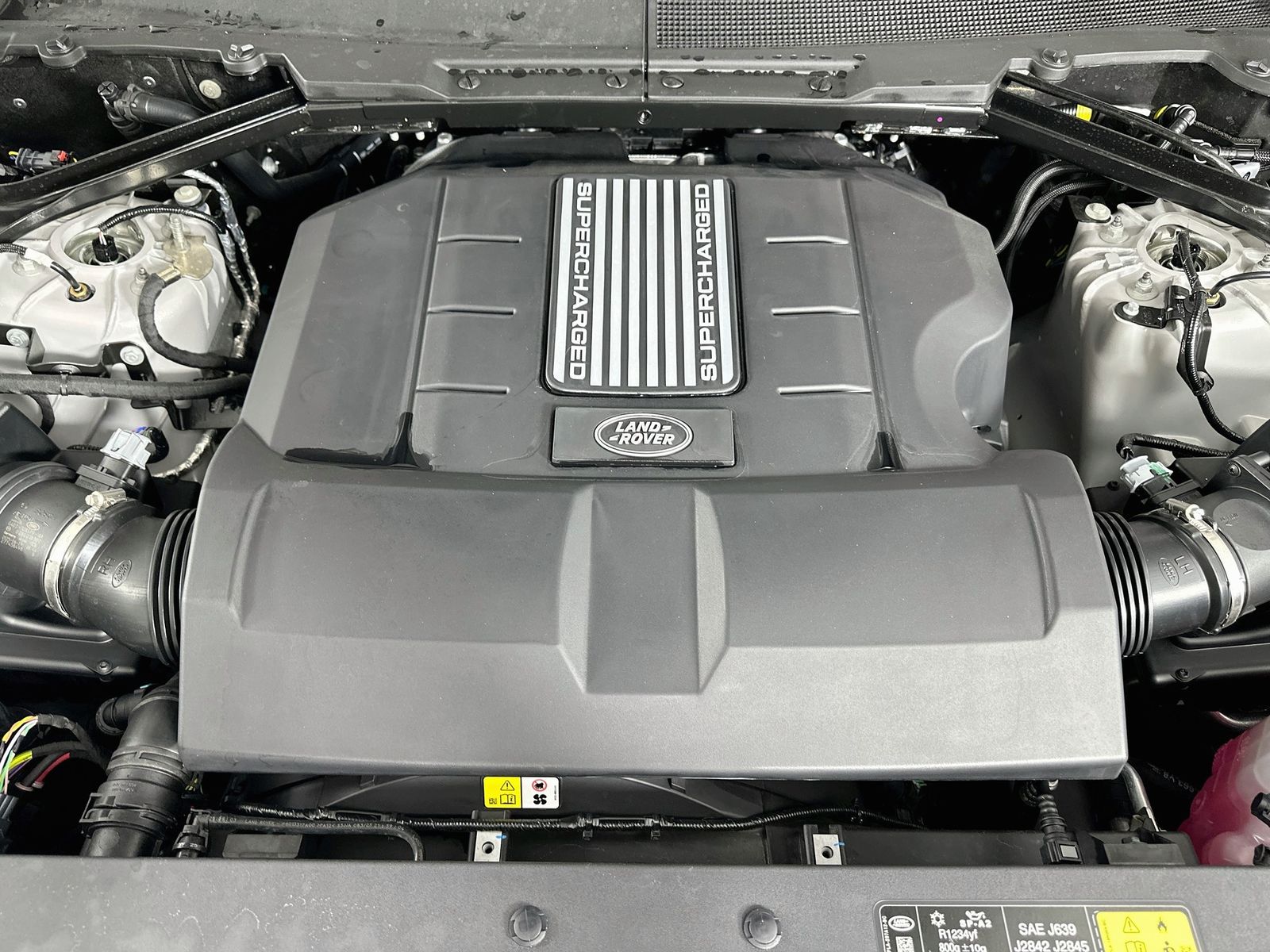 2026 Land Rover Defender X-Dynamic SE - Photo 14