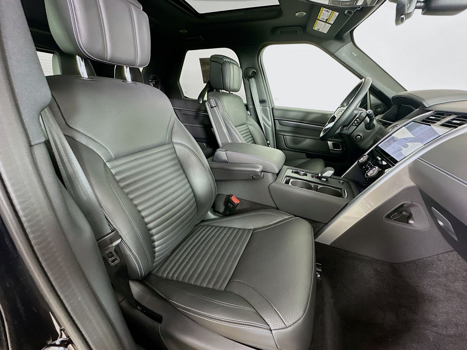 2025 Land Rover Discovery Metropolitan Edition - Photo 45