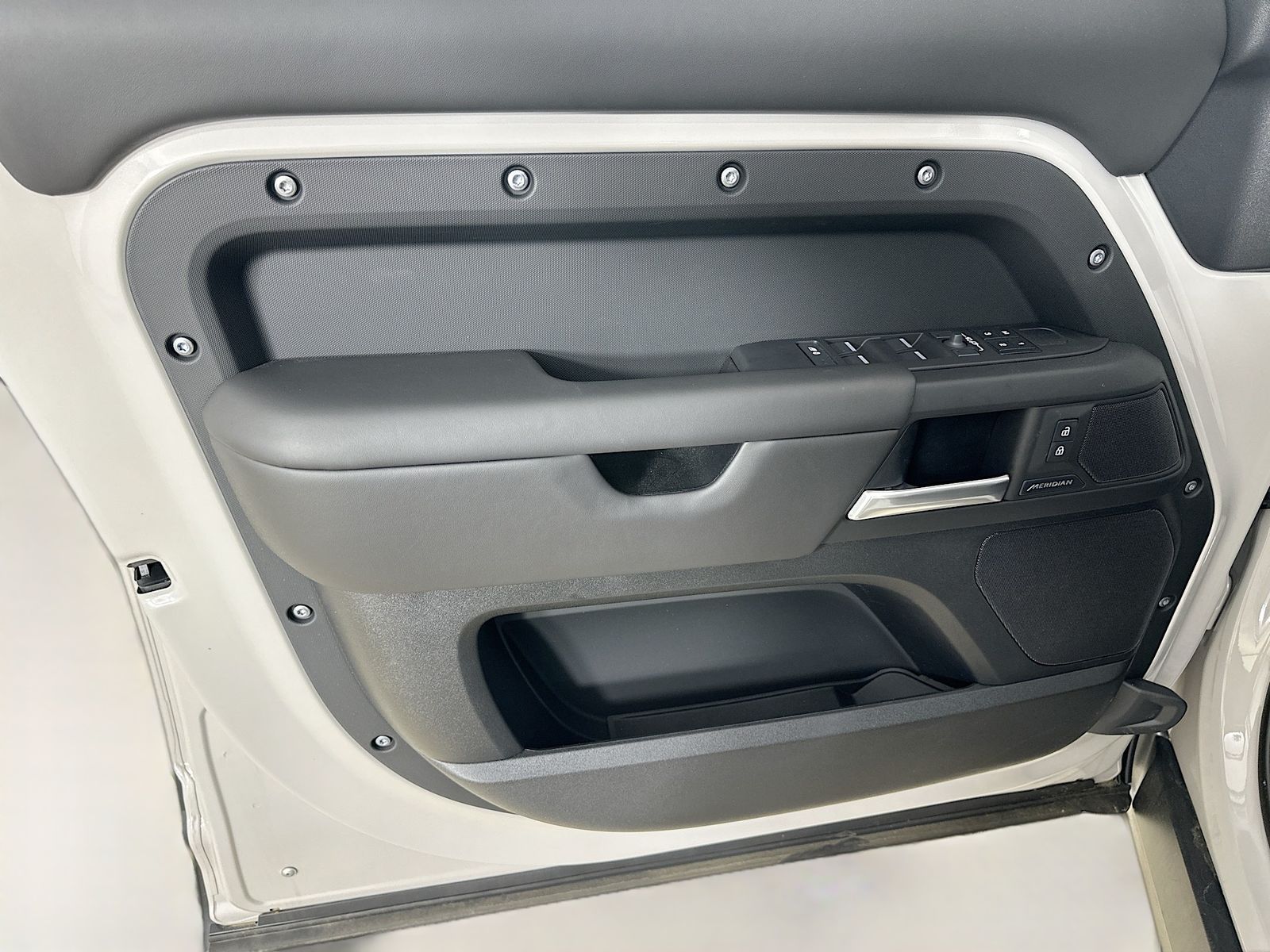 2026 Land Rover Defender S - Photo 17