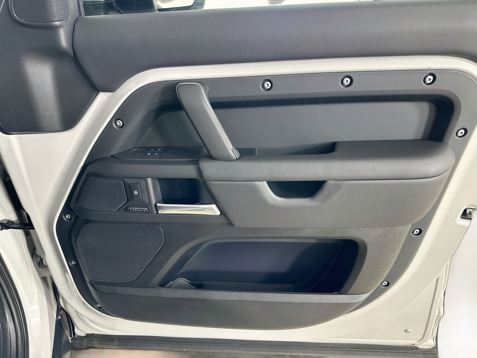 2026 Land Rover Defender X-Dynamic SE - Photo 43