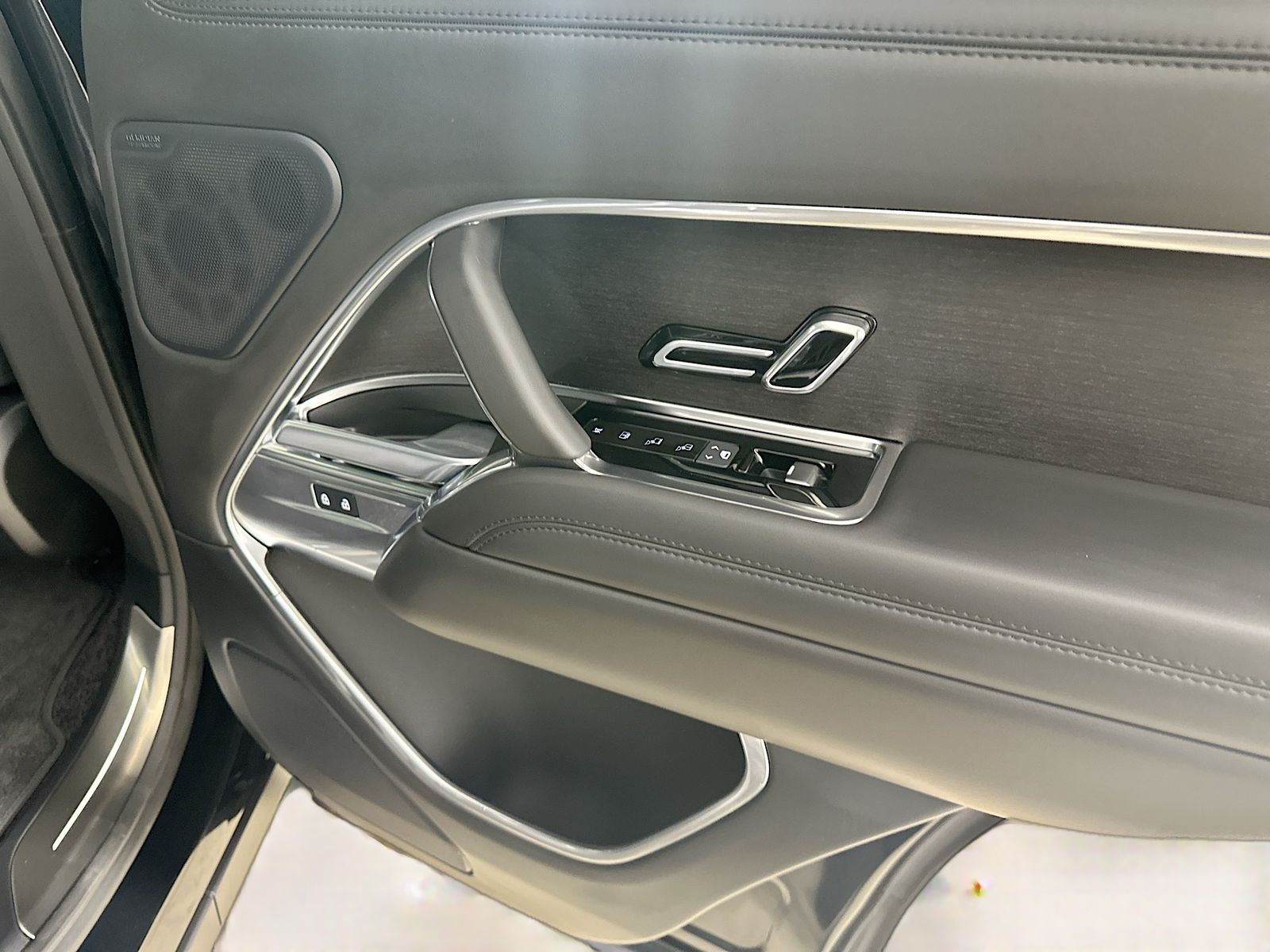 2025 Land Rover Range Rover SE - Photo 40