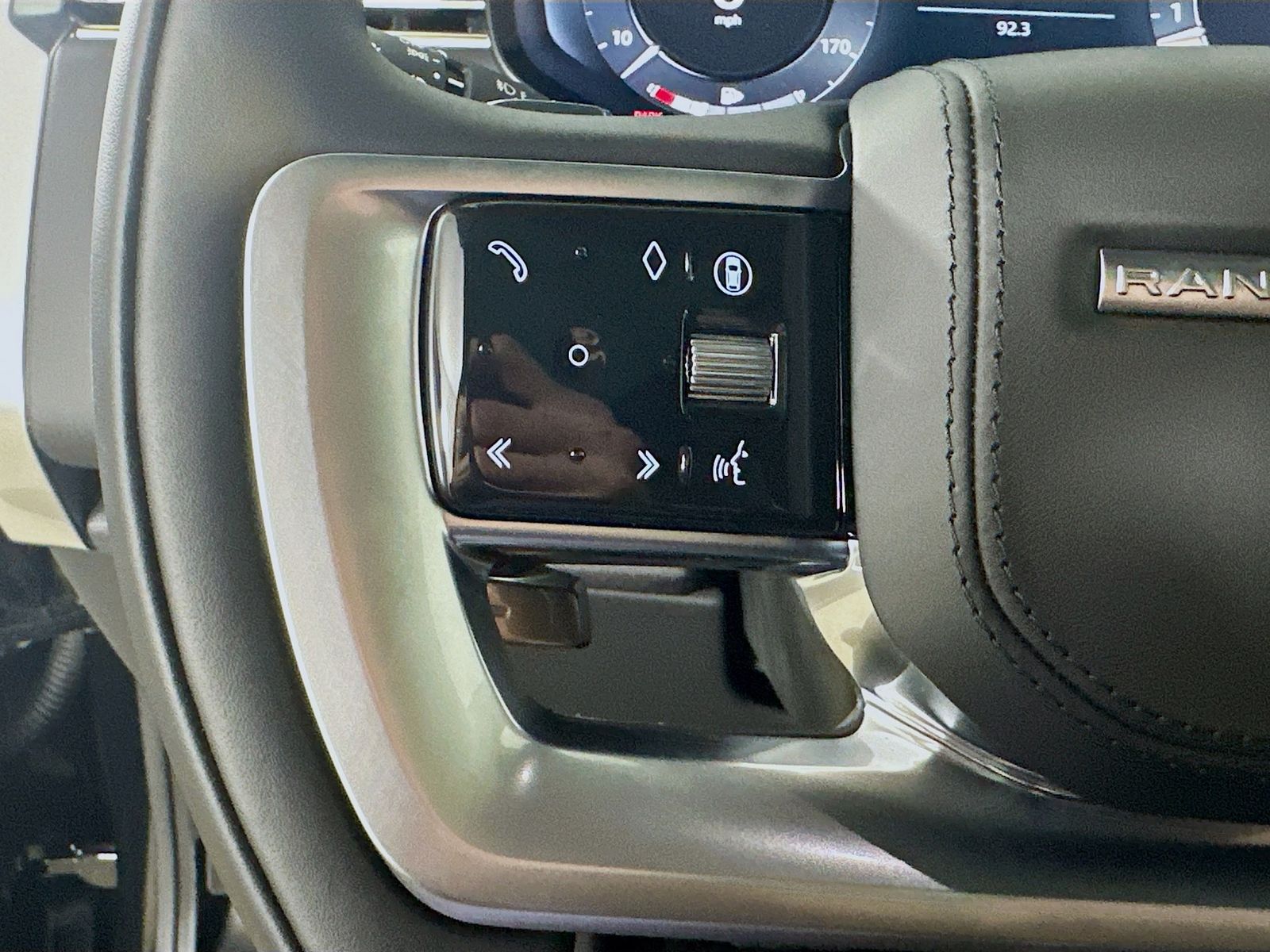 2025 Land Rover Range Rover SE - Photo 17