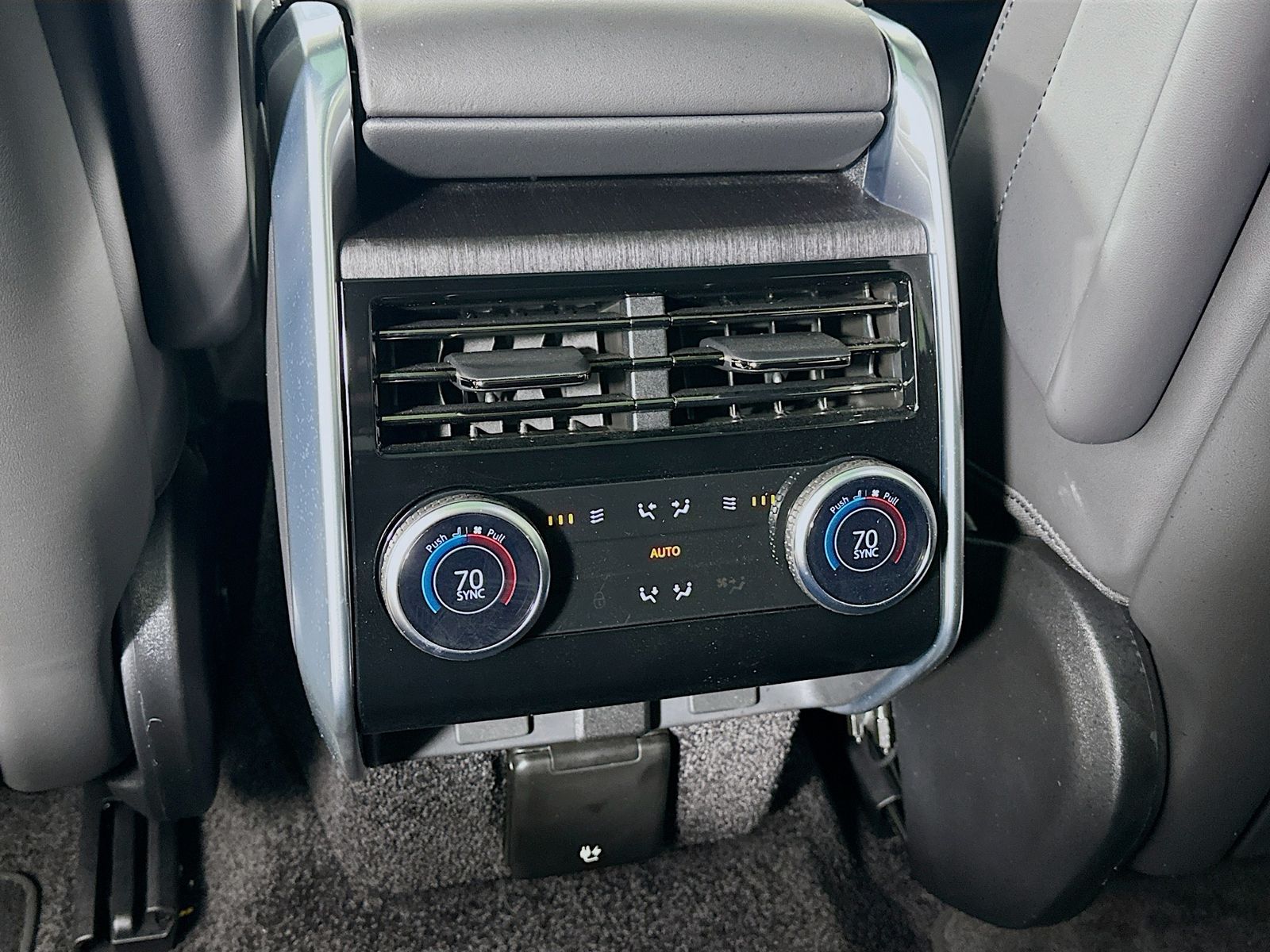 2025 Land Rover Range Rover SE - Photo 34