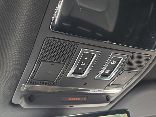2026 Land Rover Defender X-Dynamic SE - Photo 18