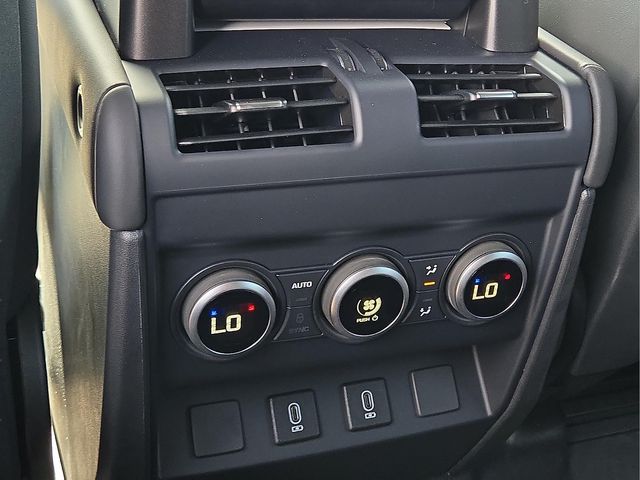 2026 Land Rover Defender X-Dynamic SE - Photo 12