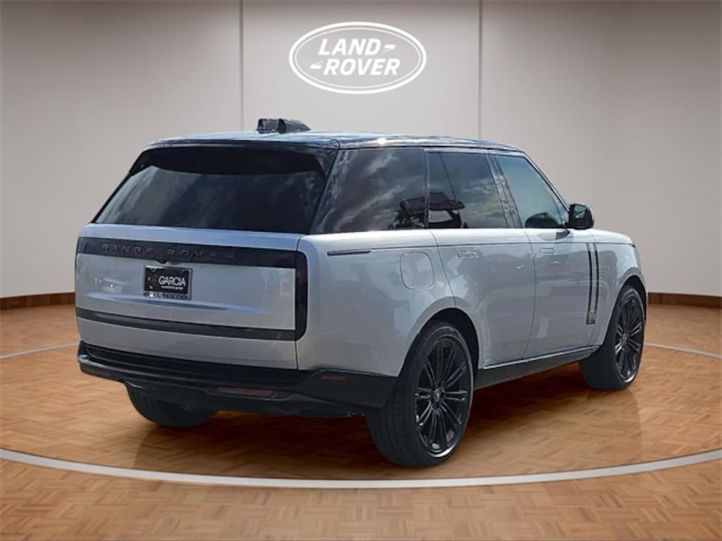 New 2025 Land Rover Range Rover SE SUV