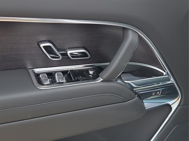 2026 Land Rover Range Rover SE - Photo 17